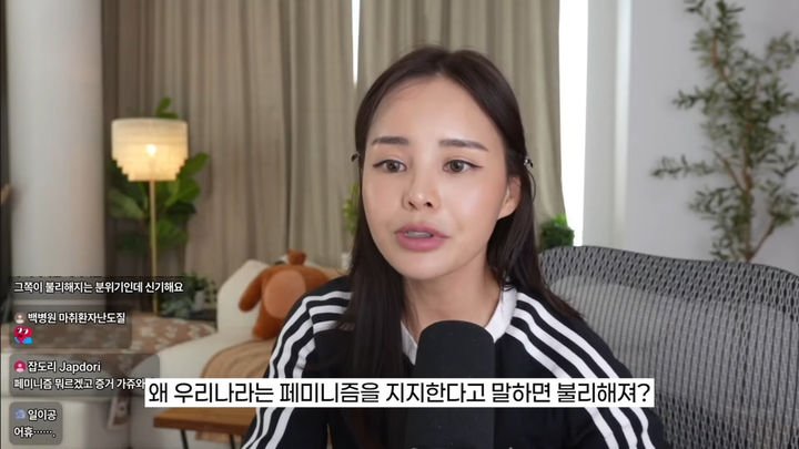 IMG_4693.jpeg "페미 아닌 여자가 어딨냐"... 100만 유튜버 발언에 '시끌'