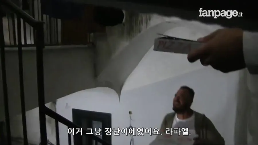 177fc8beb3d50247b.jpg 이탈리아 나폴리 , 실제 파인애플 피자 실험.jpg