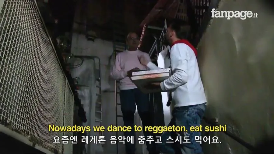 177fc87a9fc50247b.jpg 이탈리아 나폴리 , 실제 파인애플 피자 실험.jpg