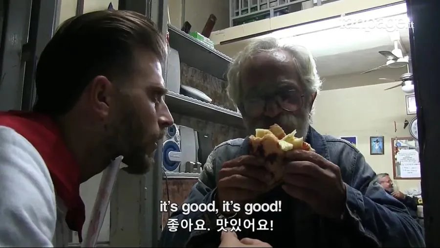 177fc9278f350247b.jpg 이탈리아 나폴리 , 실제 파인애플 피자 실험.jpg