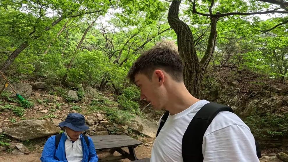 Blake Burnette - I Almost Died Hiking Alone in Seoul. [5rupp1T2iQE - 990x557 - 8m18s].jpeg
