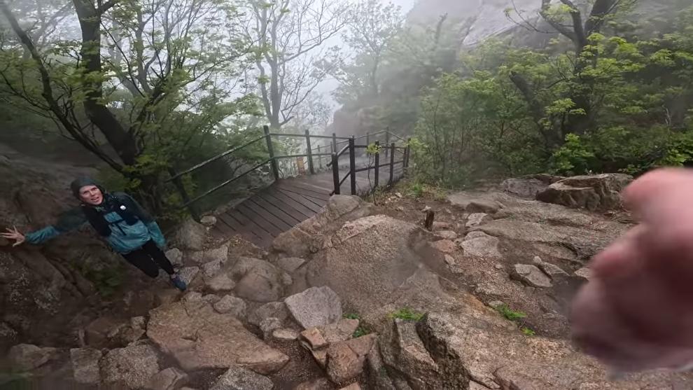 Blake Burnette - I Almost Died Hiking Alone in Seoul. [5rupp1T2iQE - 990x557 - 30m08s].jpeg.png