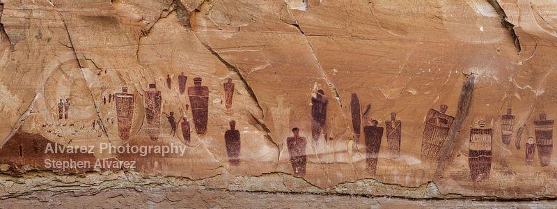 A panoramic photography of the Great Gallery of Horseshoe Canyon, part of Canyonlands National Park.