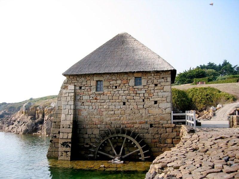 1200px-Moulin_maree_brehat.jpg