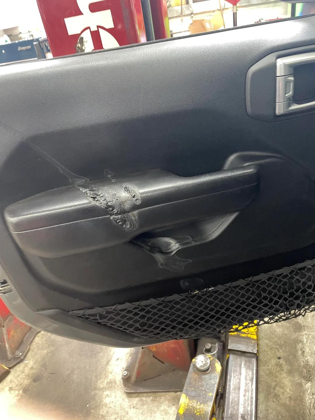 jeep-melted-v0-jw30wl8mqzfh1.webp