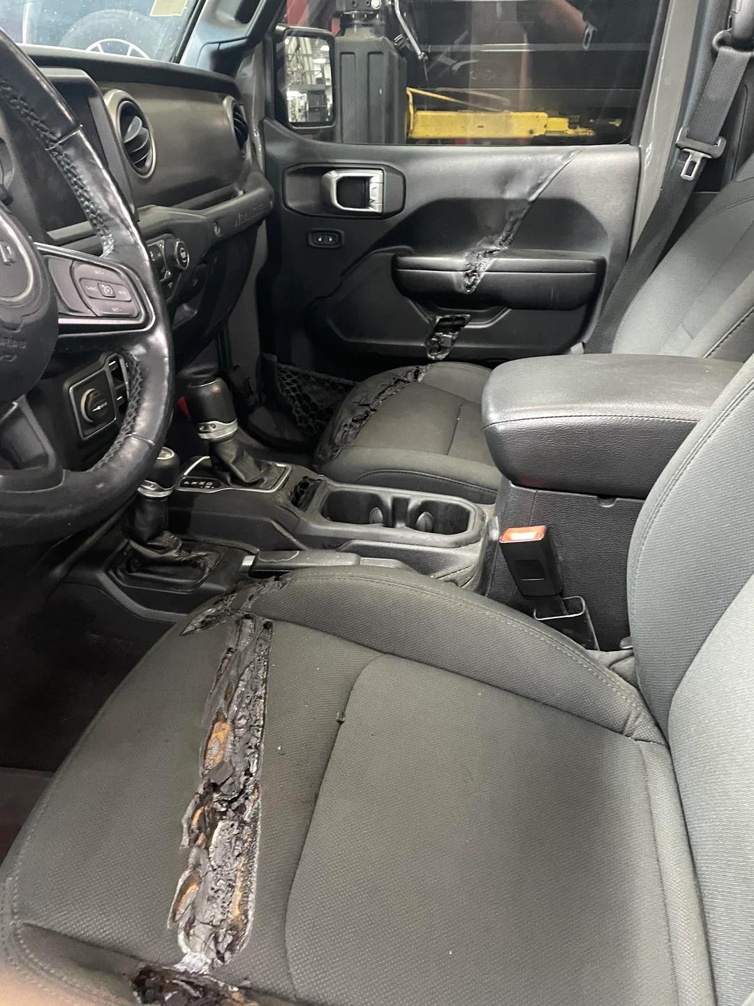 jeep-melted-v0-izf02m8mqzfh1.webp