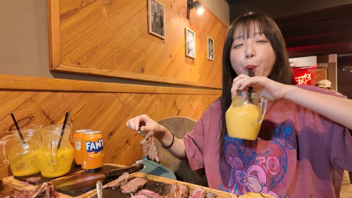 스페인4탄) 스테이크 4kg 시켰더니.. 저보고 초능력자래요🤣 아르헨티나식 티본 스테이크 먹방 14-3 screenshot.png 스페인에서 스테이크 4kg 먹방한 쯔양 근황 ㄷㄷㄷㄷㄷ