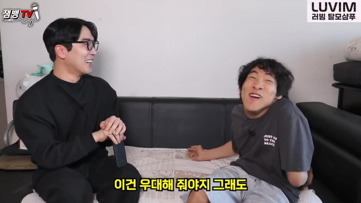 보고도 믿기 힘든 뇌성마비 장애인의 진짜 현실 만능발.mp4_20260829_134308.398.jpg