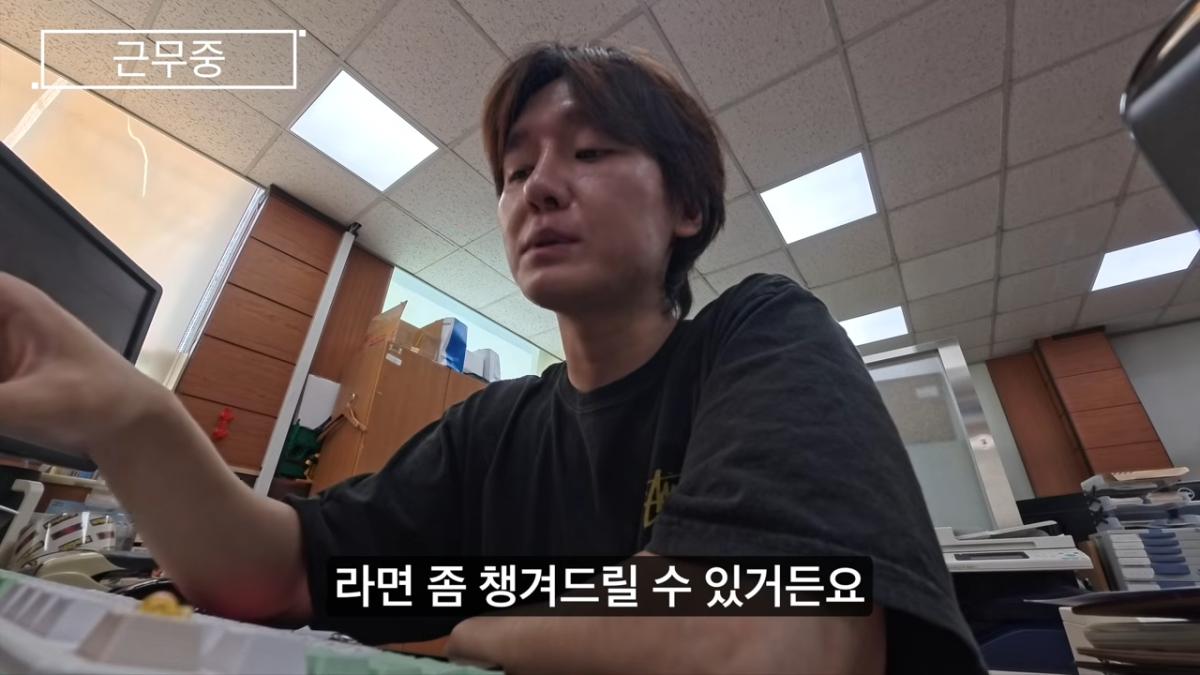 ozYj9hFI-HU 00-01-20 Normaltic Place (4) 민원대 공무원 브이로그 _공시생 필독 영상_.png