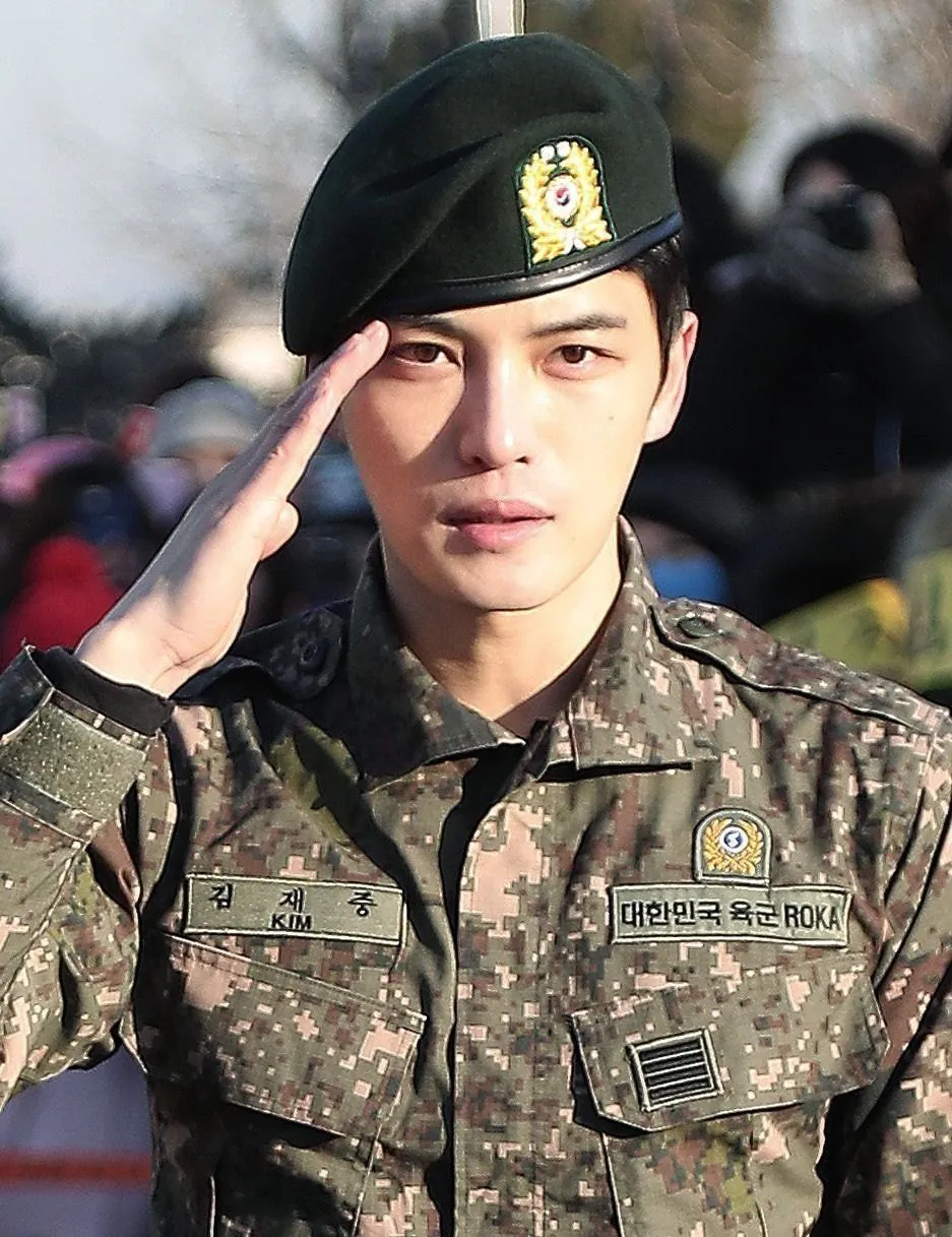 1000225948.jpg 본인이 군대 시절에 정말 리즈였다고 말하는 연예인.jpg