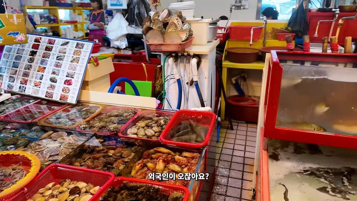 부산 3대 시장 솔직 비교 _ 현지인들이 자갈치 대신 여기 가는 이유_20260906_182411.663.jpg