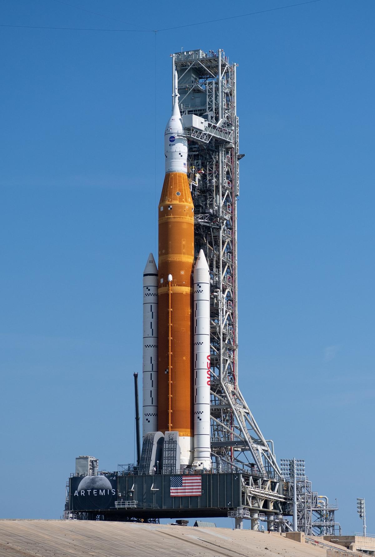 SLS_on_39B_ahead_of_launch_cropped.jpg