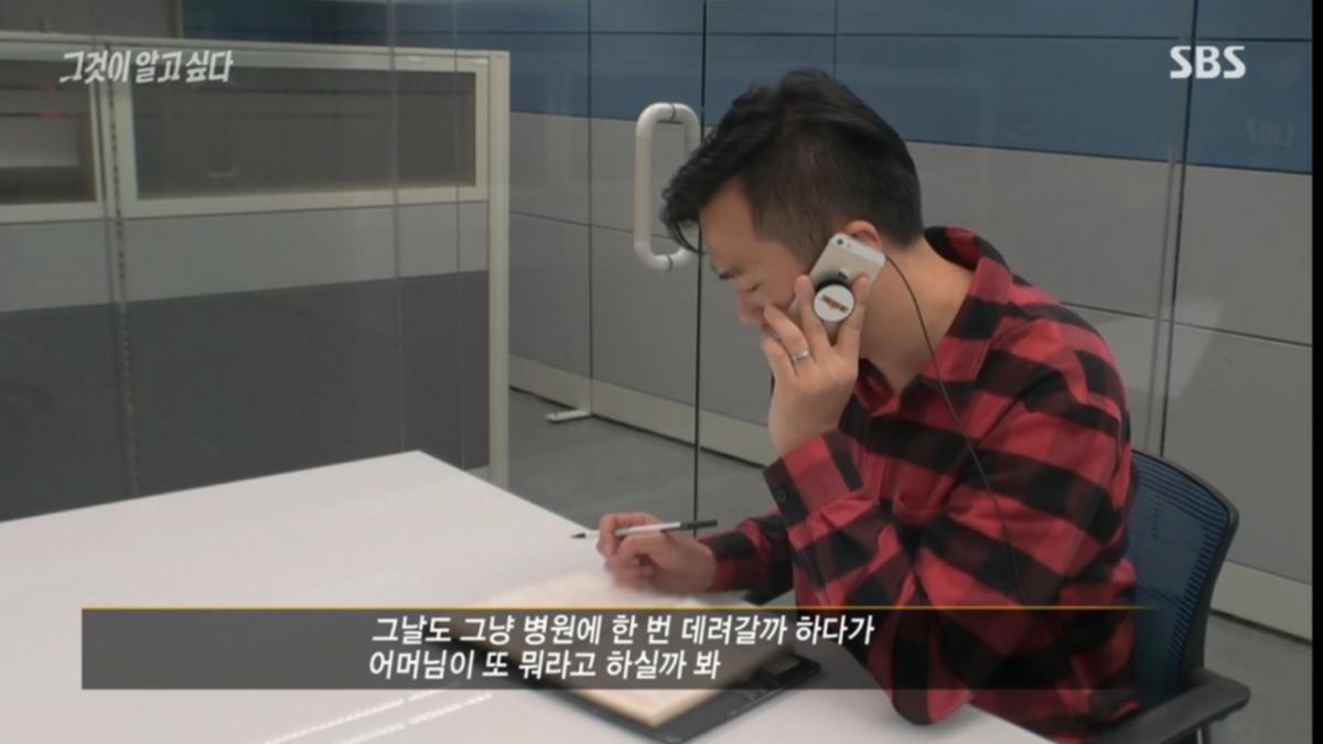 17.png 학대 의심되는 아이 옆에서 계속 보살펴주는 어린이집 선생님들