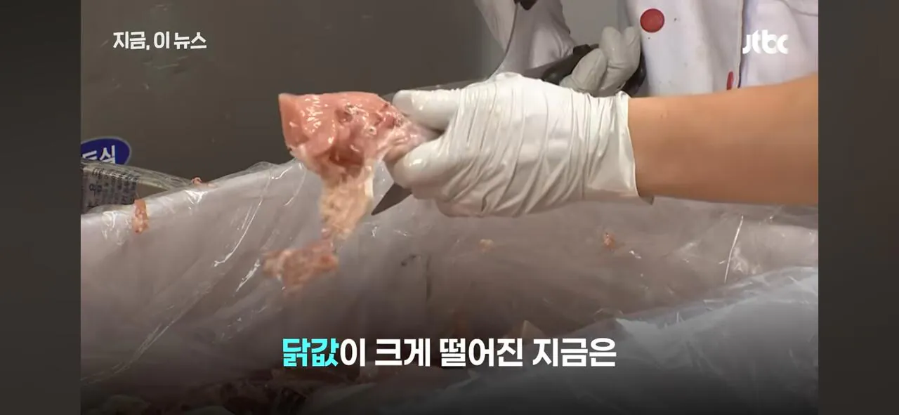 1000037513.jpg 닭값 떨어지니 눈치보는 치킨업계..