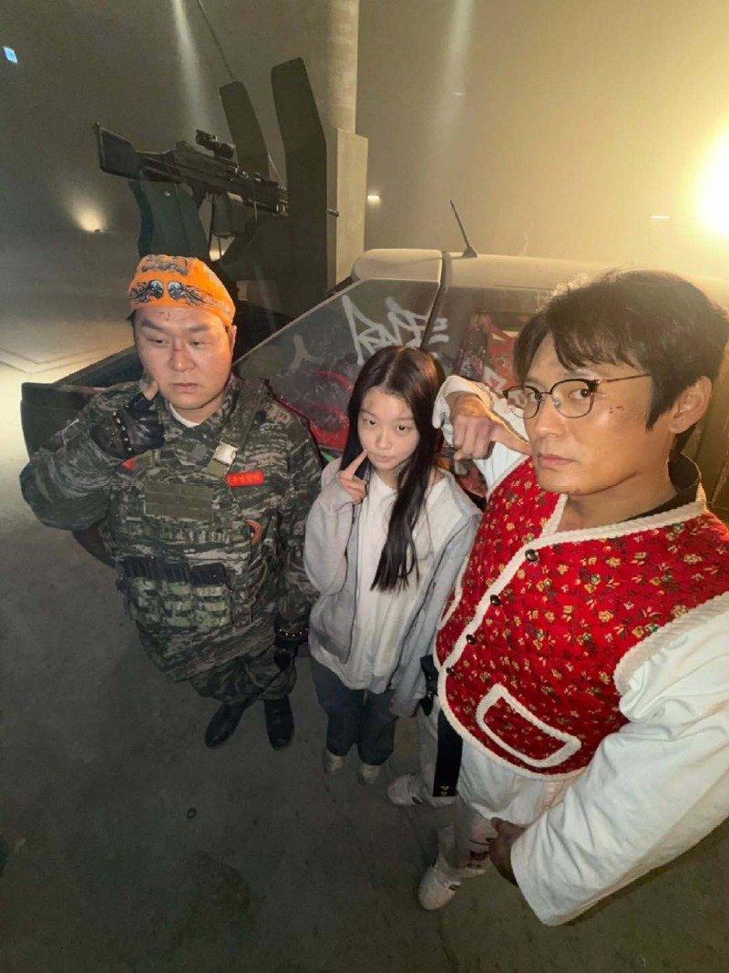 아빠..너무 안와서 그냥 삼촌들이랑만 찍었어#agentkimreactivated #김부장.jpg