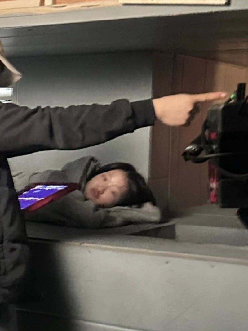 아빠..너무 안와서 그냥 삼촌들이랑만 찍었어#agentkimreactivated #김부장 (5).jpg