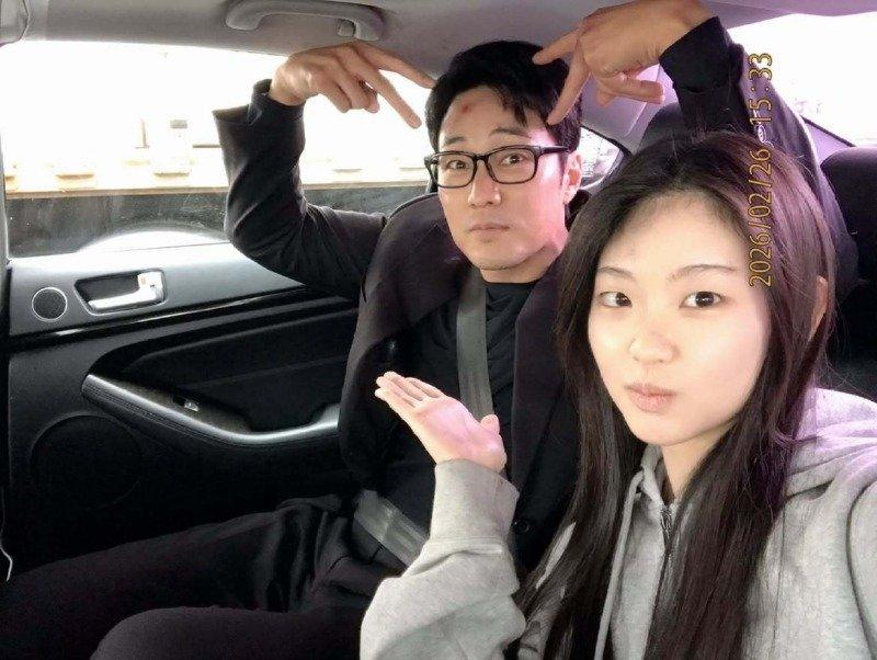 아빠랑 삼촌들한수 삼촌한테만 햇빛이 뭐든지 다 해주는 우리 아ㅃ ㅏ (2).jpg