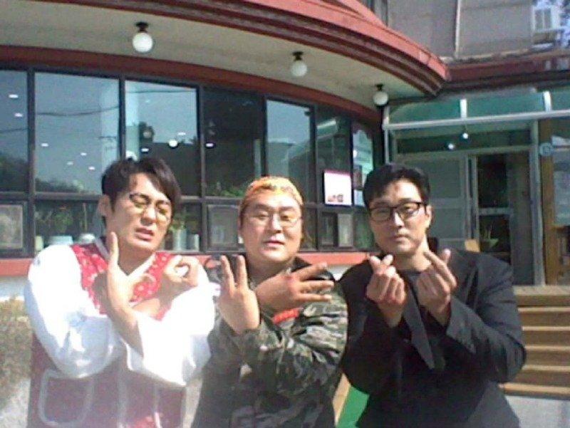 아빠랑 삼촌들한수 삼촌한테만 햇빛이 뭐든지 다 해주는 우리 아ㅃ ㅏ (1).jpg