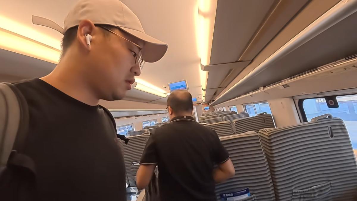 세계는요지경 YOZIGYEONG - 한국에서 베트남 편도 3,760km, 배타고 기차타고 비행기 없이 가보기 [qPhm5R_Phh8 - 1255x706 - 33m46s].png