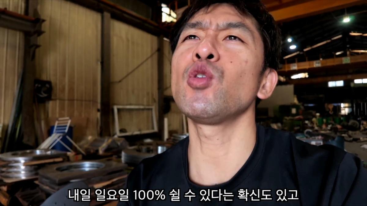 혼자서 출근했습니다, 저녁밥은 진짬뽕에 밥 말아서 얼큰하게._20261022_211430.959.jpg