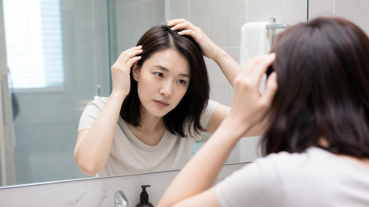 여름철 머리카락 빠짐의 원인과 두피, 모발 관리 방법
